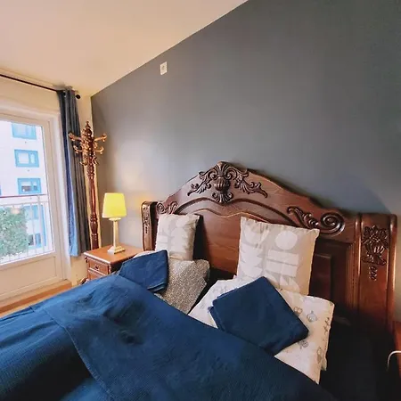Spacious Private With Private Kitchen & Shared Bathroom * أوسلو