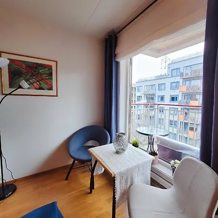 Homestay Spacious Private With Private Kitchen & Shared Bathroom *