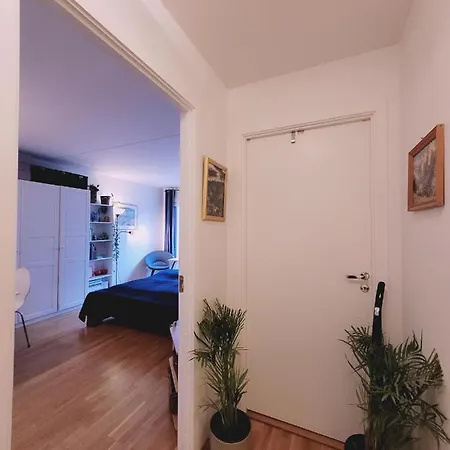 Spacious Private With Private Kitchen & Shared Bathroom منزل للإقامة