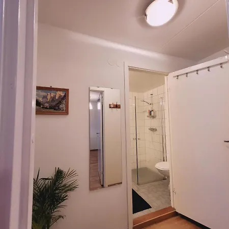 Spacious Private With Private Kitchen & Shared Bathroom * أوسلو